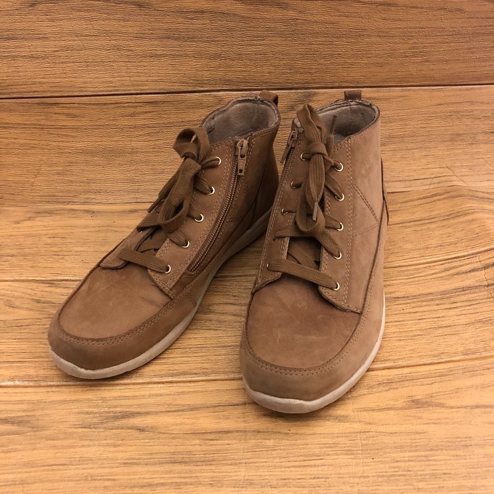 Vionic Shawna Bootie, Size 9, Zip On Booties - image 1